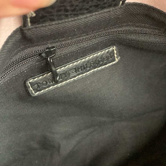 NET Tommy Halfinger back, roomie inside with zipper  and magnetic closure. - Picture 7 of 8